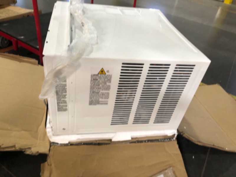 Photo 8 of ***USED - DAMAGED - SEE COMMENTS***
LG 18 000 BTU Window Air Conditioner Cools 1 000 Sq Ft Electronic Control with Remote LW1824RD