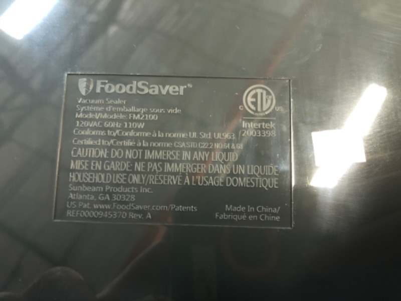 Photo 3 of ***USED - DOESN'T POWER ON - UNABLE TO TROUBLESHOOT***
The FoodSaver® FM2100 Vacuum Sealing System
