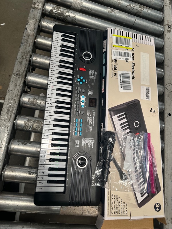 Photo 2 of **SEE NOTES**61 keys keyboard piano, Electronic Digital Piano with Built-In Speaker Microphone, Portable Keyboard Gift Teaching for Beginners, electric piano for kids