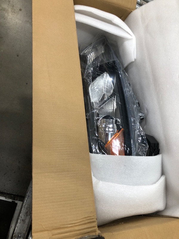 Photo 1 of **SEE NOTES**Headlight Left & Right Side Compatible with 2010-2011 Honda Accord Crosstour Chrome Housing Clear Lens HID Headlight Assembly Front Passenger and Driver Side Heaplamp Head Light Replacement
