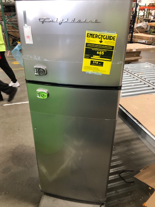 Photo 1 of 
Frigidaire EFR751, 2 Door Apartment Size Refrigerator with Freezer, 7.2 cu ft, Platinum Series, Stainless Steel, 7.5
Style:Refrigerat