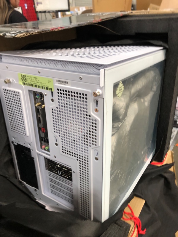 Photo 2 of (For parts/untested ) Skytech King 95 Gaming PC, Intel i7 14700F 2.1 GHz, RTX 4070 Ti Super 16GB GDDR6X, 1TB NVME Gen4, 32GB DDR5 RAM RGB, 850W Gold ATX 3.0 PSU, Wi-Fi, Win 11 Home