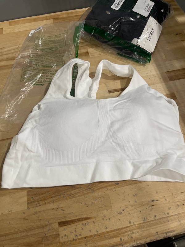 Photo 1 of 3XL SPORTS BRA WHITE
