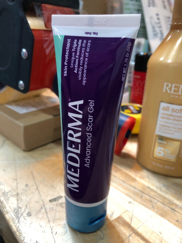 Photo 2 of 
Mederma Advanced Scar Gel, Treats Old and New Scars, Reduces the Appearance of Scars from Acne, Stitches, Burns and More, 50 Grams