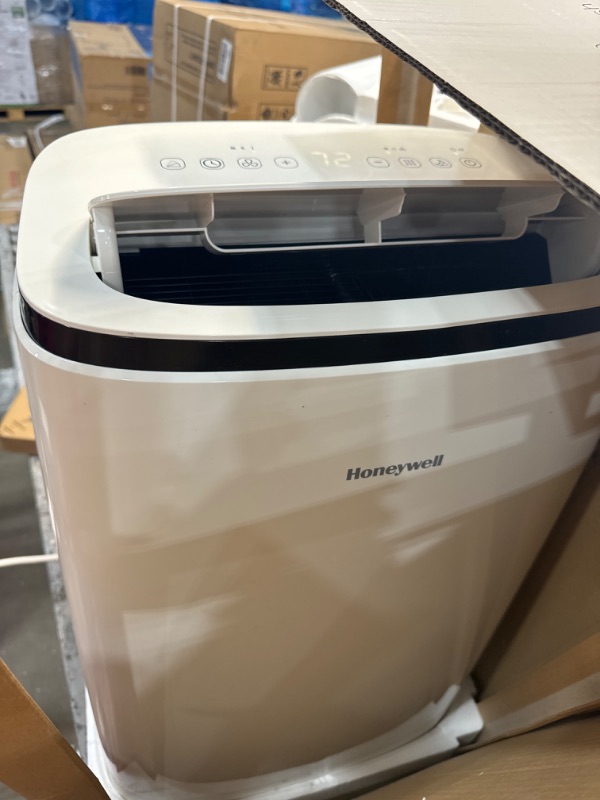 Photo 3 of *POWERS ON** Honeywell 10,000 BTU Portable Air Conditioner for Bedroom, Living Room, Office, Kitchen, 115V, Cools Up To 450 Sq. Ft. with Remote Control, Dehumidifier and Fan, 24-hour Timer, White
