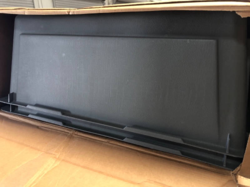 Photo 1 of  * SEE NOTES* Petmate Sky Kennel, 48 Inch, IATA Compliant Dog Crate for Pets 90-125lbs, Made in USA 48" Kennel Only