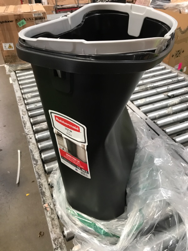 Photo 3 of * DAMAGED MISSING PARTS* Rubbermaid® Classic™ 13G Step-On Trash Can, Black
