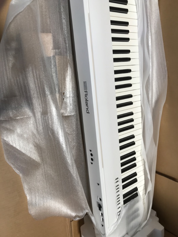 Photo 4 of * NEW* Roland FP-30X Digital Piano with Built-in Powerful Amplifier and Stereo Speakers. Rich Tone and Authentic Ivory 88-Note PHA-4 Keyboard for unrivalled Acoustic Feel and Sound. (FP-30X-WH), White
