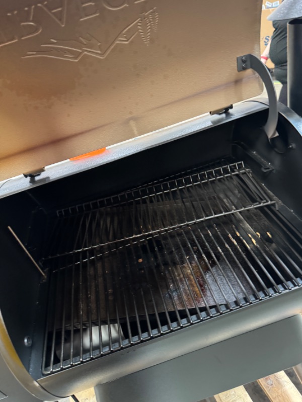 Photo 3 of *DIRTY** Traeger Pro Series 34 Wood Pellet Grill Bronze
