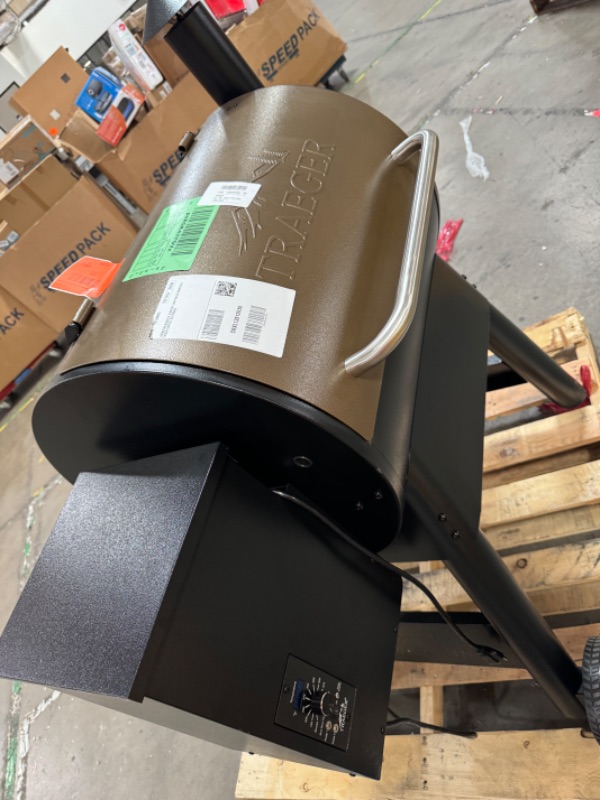 Photo 1 of *DIRTY** Traeger Pro Series 34 Wood Pellet Grill Bronze
