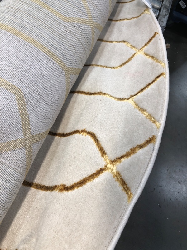 Photo 1 of 
Unique Loom Marilyn Monroe Glam Collection Area Rug - Trellis (7' 10' x 10' Oval, White Silver/ Silver)