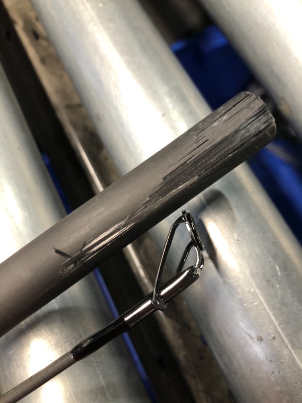 Photo 4 of ***DAMAGED - SNAPPED IN HALF - SEE PICTURES - NO PACKAGING***
PENN Squadron III Surf Spinning Fishing Rod Squadron Iii 12' - Heavy - 20-40lb - 2pc