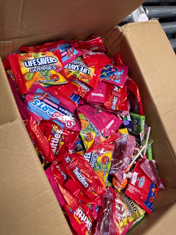 Photo 2 of HUGE FUN MIX ASSORTED Variety BULK Individually Wrapped Candies Net Weight 12 LBS 