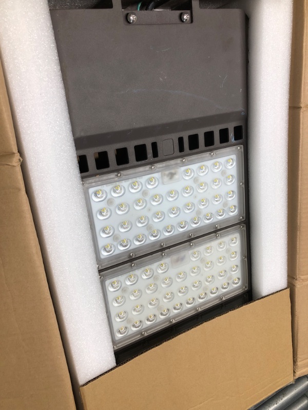 Photo 2 of 300W LED SHOEBOX AREA LIGHT SERIES AC120-277V
