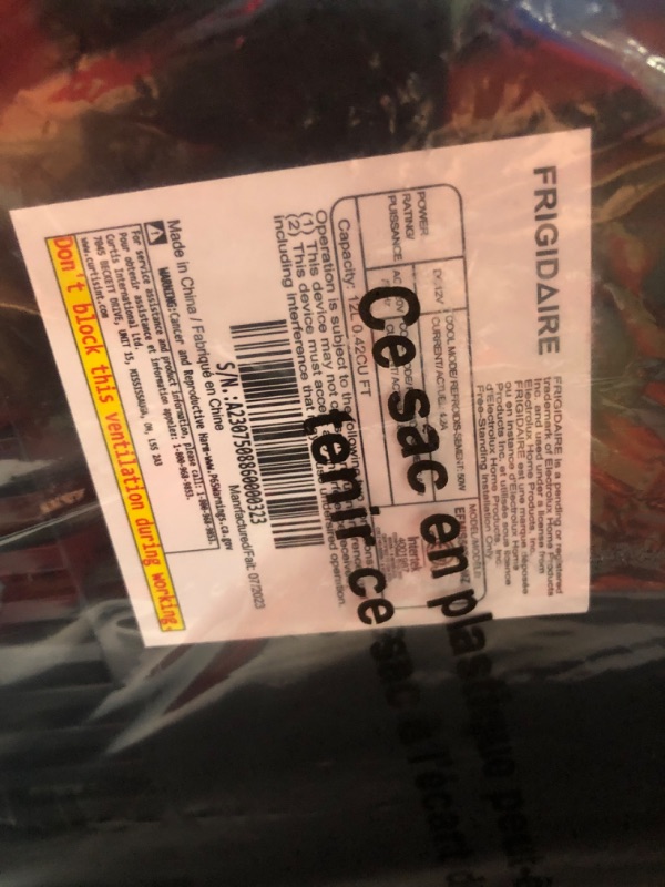 Photo 3 of **SEE NOTES** FRIGIDAIRE EFMIS567_AMZ 18 Can OR 4 Wine Bottle Retro Beverage Fridge, Temperature Control, Thermoelectric, FreonFree, Stainless