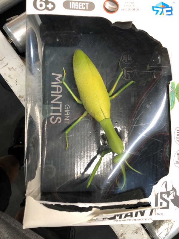 Photo 2 of Infrared Remote Control Praying Mantis Model Toy Electric Halloween Prank Children's Toys robo Alive Giant Python x Snake Early Education Puzzle