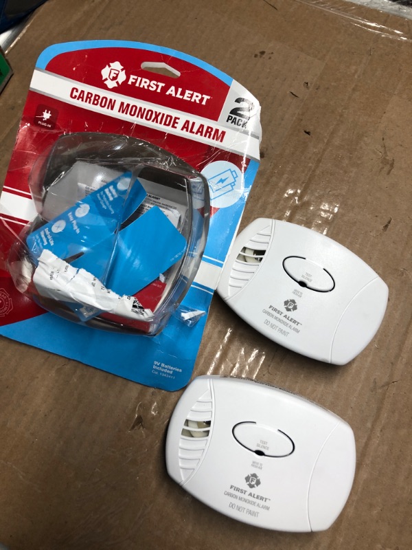 Photo 1 of **NON REFUNDABLE ITEM**(FOR PARTS ONLY)
First Alert Plug-In w/Battery Back-up Electrochemical Carbon Monoxide Detector