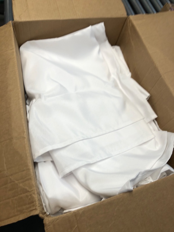 Photo 1 of **READ NOTES**
EMART 6 Pack Rectangle Tablecloth, 90 x 132 inch White Polyester Fabric Table Cloth, Washable Rectangular Table Cover for Parties Wedding Buffet Dinner White 90" x 132"- 6 Pack