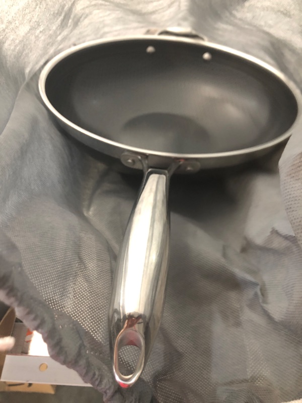 Photo 2 of ***USED LIKE NEW*** HexClad Hybrid Nonstick 12-Inch Wok, Stay-Cool Handle, Dishwasher and Oven Safe, Compatible with All Cooktops, Induction Ready
