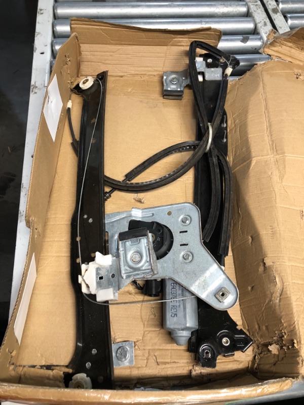 Photo 5 of ***HEAVILY USED AND DIRTY - SEE PICTURES - UNABLE TO VERIFY FUNCTIONALITY***
Ameetaa 741-579 Rear Passenger Power Window Regulator Compatible for 2001-2006 GMC Sierra 2500 HD 3500 & Chevrolet Suburban Silverado 1500 Cadillac Escalade Right