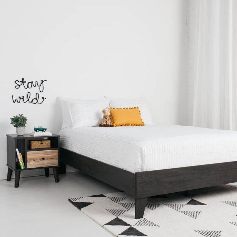 Photo 1 of ***USED - LIKELY MISSING PARTS - UNABLE TO VERIFY FUNCTIONALITY***
Signature Design by Ashley Piperton Modern Casual Platform Bed Frame, Queen, Black