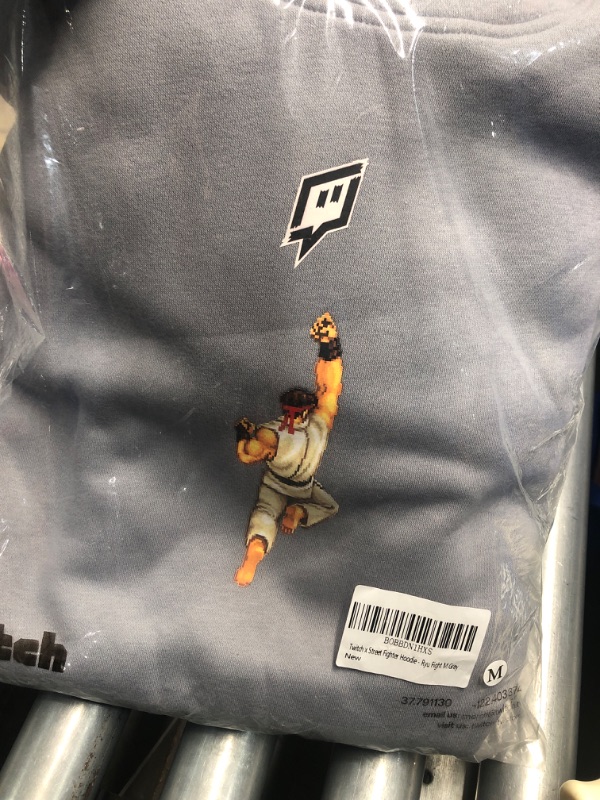 Photo 2 of MEDIUM Twitch x Street Fighter Hoodie Medium Grey