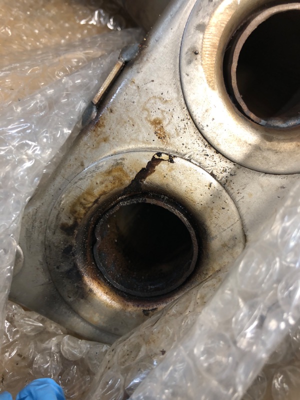 Photo 1 of **DIRTY**Catalytic Converter, Compatible withs Toyota R-a-v 4 2.0L Manifold Catalytic Converter 2001-2003 Exhaust System

