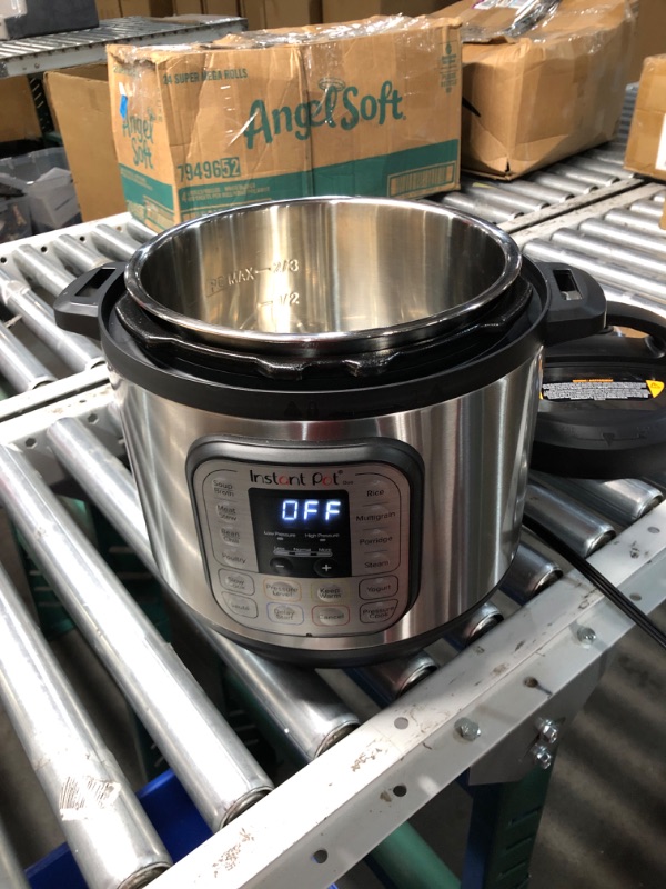 Photo 2 of ****NON REFUNDABLE NO RETURNS SOLD AS IS***PARTS ONLY**
Instant Pot Duo 7-in-1 Electric Pressure Cooker 8QT Duo