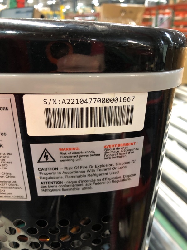 Photo 2 of ***HEAVILY USED AND DIRTY - MISSING SCOOP AND ICE TRAY - DOESN'T POWER ON - UNABLE TO TROUBLESHOOT - SEE PICTURES***
Frigidaire 26 Lbs per day Portable Compact Maker, Ice Making Machine, Black Stainless, Medium