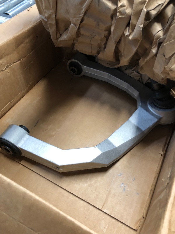 Photo 4 of ***DAMAGED - SEE PICTURES - LIKELY MISSING PARTS***
Rough Country Forged Upper Control Arms for 19-24 GM 1500 | OE Upgrade - 10018