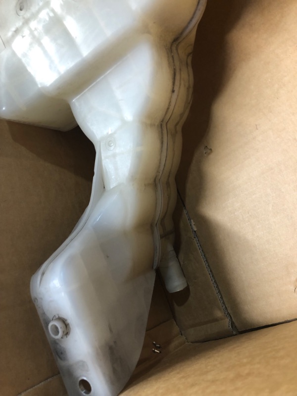 Photo 2 of ***HEAVILY USED - DAMAGED - CRACKED***
LOSTAR Fits 2013-2020 Peterbilt 579 Kenworth T680 T880 DR104002 CP23700 Coolant Reservoir Tank