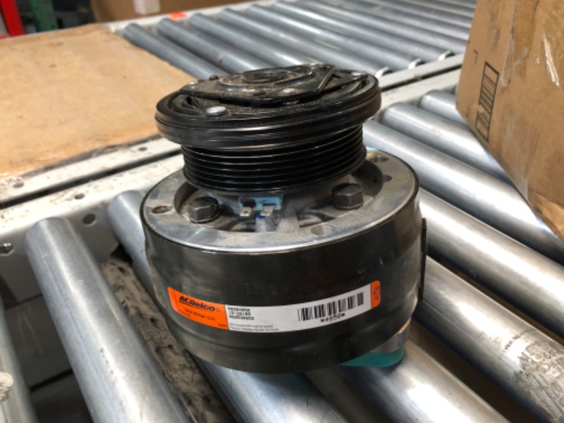 Photo 7 of ***USED AND DIRTY - UNABLE TO VERIFY FUNCTIONALITY - NO HARDWARE INCLUDED - SEE PICTURES***
GM Genuine Parts 15-20185 R4 Air Conditioning Compressor and Clutch Assembly