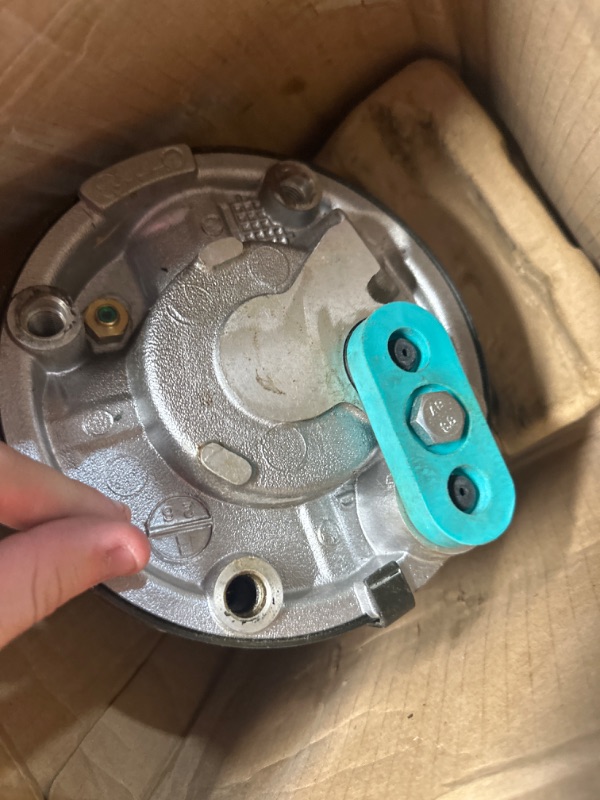 Photo 4 of ***USED AND DIRTY - UNABLE TO VERIFY FUNCTIONALITY - NO HARDWARE INCLUDED - SEE PICTURES***
GM Genuine Parts 15-20185 R4 Air Conditioning Compressor and Clutch Assembly