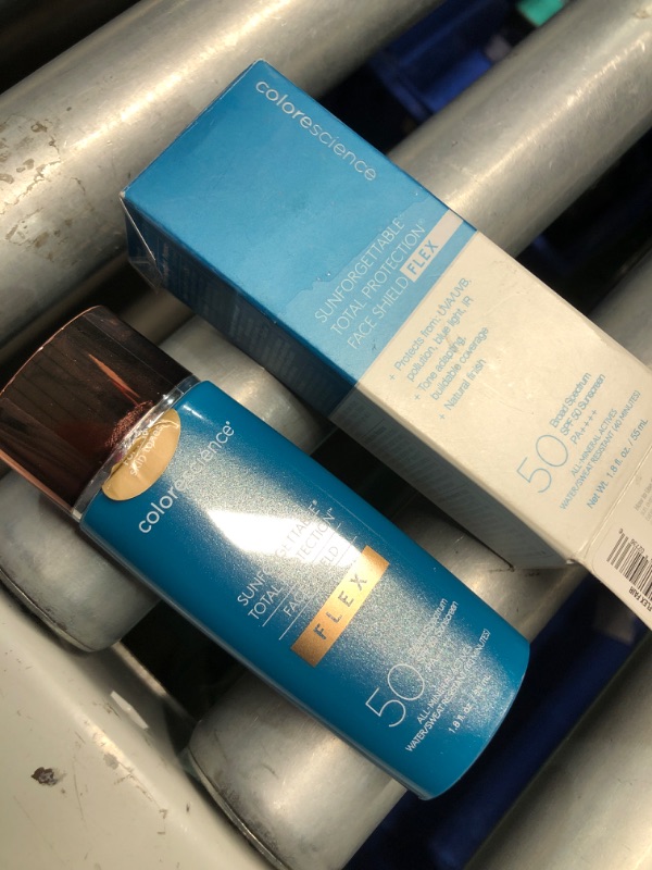 Photo 2 of **USED**NON-REFUNDABLE** Colorescience Total Protection Face Shield Flex SPF 50