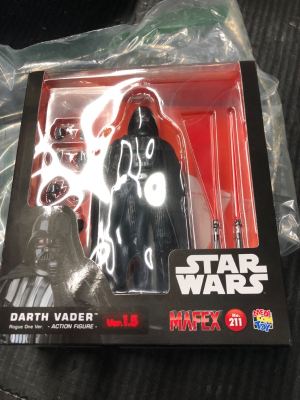 Photo 2 of ????????(MEDICOM TOY) MAFEX No. 211 Darth Vader (TM) (Rogue One Ver.1.5), Total Height: Approx. 6.3 inches (160 mm), Non-Scale, Painted Action Figure