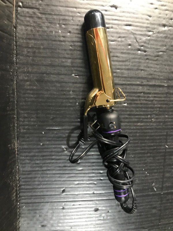 Photo 1 of ** USED DIRTY** Hot Tools 1 1/2" Curling Iron for Beginners | Long-Lasting Results, Defined Curls and Easy to Use with Temperature Control for All Hair Types up to 430? 1.5 Inch (Pack of 1) Pro Signature