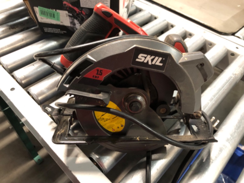 Photo 5 of ***USED - DIRTY - UNABLE TO TEST***
SKIL 15 amps 7-1/4 in. Corded Brushed Circular Saw