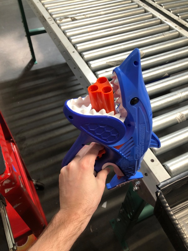 Photo 3 of ***ONLY 1 DART*** NERF Junior Wild Sharkfire, Easy Play Dart Blaster, 8 Nerf Elite Darts, Nerf Blaster Shark Toys for 6 Year Old Boys & Girls & Up, Outdoor Toys