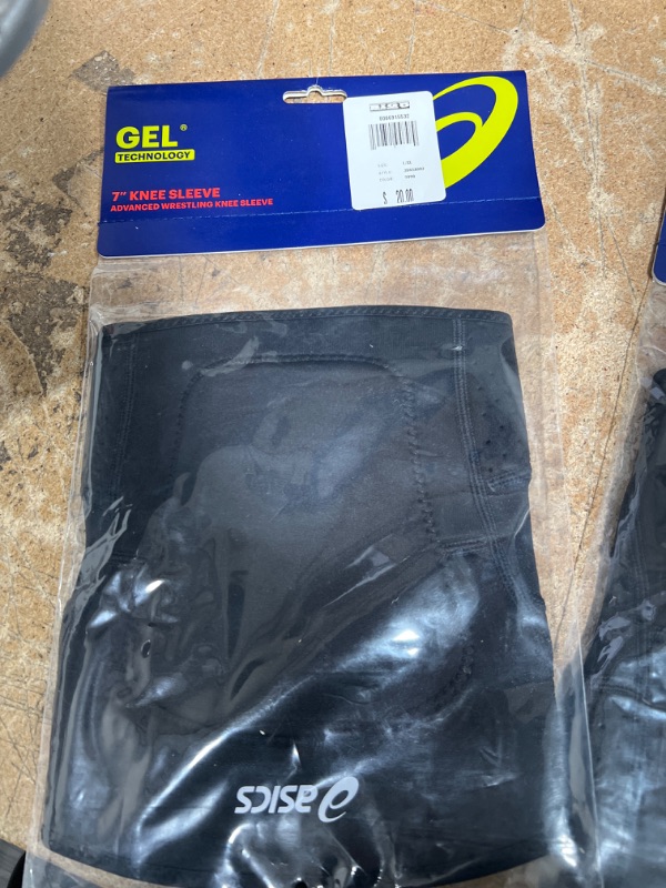 Photo 2 of Adult ASICS Gel Sleeve Wrestling Knee Pad
