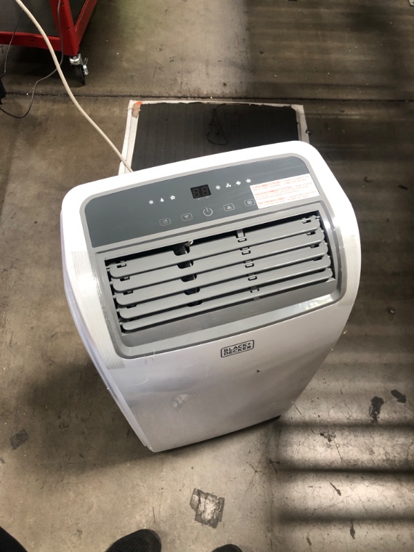 Photo 3 of (used/rough shape/functional) BLACK+DECKER 5000-BTU DOE (115-Volt) White Vented Portable Air Conditioner with Remote Cools 350-sq ft
