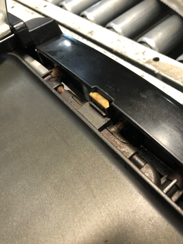 Photo 10 of ***USED - DIRTY - DAMAGED - SEE COMMENTS***
Secura Smokeless Indoor Grill 1800-Watt Electric Griddle with Reversible 2 in 1 Grill and Griddle Plates Plate, Glass Lid, Extra Large Drip Tray (Dishwasher Safe)