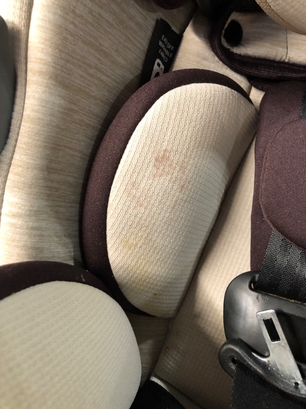 Photo 4 of ***HEAVILY USED AND DIRTY - SEE PICTURES - LIKELY MISSING PARTS***
Safety 1st Baby Grow and Go All-In-One Convertible Car Seat