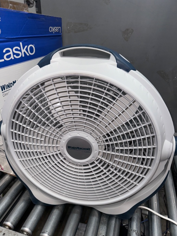 Photo 2 of *NONFUNCTIONAL BUT FAN IN GOOD CONDITION**USED*Lasko Wind Machine Air Circulator Floor Fan, 3 Speeds, Pivoting Head for Large Spaces, 20", 3300, White
