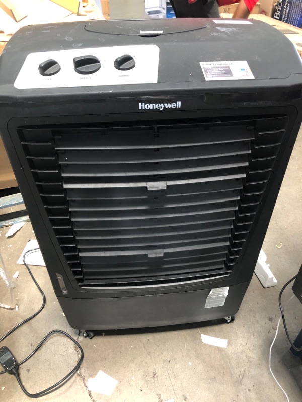 Photo 2 of * UNIT MAKES NOISE WHEN ON* Honeywell 2100 CFM Outdoor Portable Evaporative Cooler & Fan for Patio Area, Deck, Backyard, Garage, Cools up to 850 Sq. Ft. with 3 Speeds and 36 Ft. Air Throw for Large Outdoor Spaces, Black
