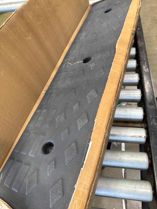 Photo 2 of 4'' Rise Rubber Curb Ramp Heavy Duty Rubber Threshold Ramp 39.4"x9.8"x4"