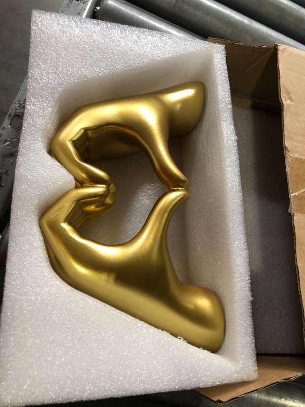 Photo 1 of 2 Pieces Gold Decor Heart Hands Sculpture for Living Room Decor Hand Gesture Statues Love Finger Statue for Wedding Home Bookshelf Shelf Table Shelves Sweet Love Gesture Sculpture Decoration Gold 23