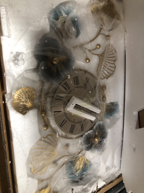 Photo 2 of ***PARTS ONLY******NON REFUNDABLE***
Large Wall Clock with Ginkgo Leaf, 37 Inch, Metal, Quartz Movement, Silent, Unisex B