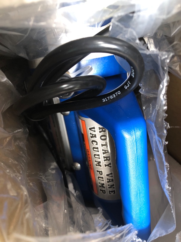 Photo 1 of ***USED FOR PARTS/ ONLY NON-REFUNDABLE ***VIVOHOME 110V 1/3 HP 4CFM Single Stage Rotary Vane Air Vacuum Pump and R134a AC Manifold Gauge Set Kit with Leak Detector Carry Bag for HVAC Air Conditioning Refrigeration Recharging ETL Listed