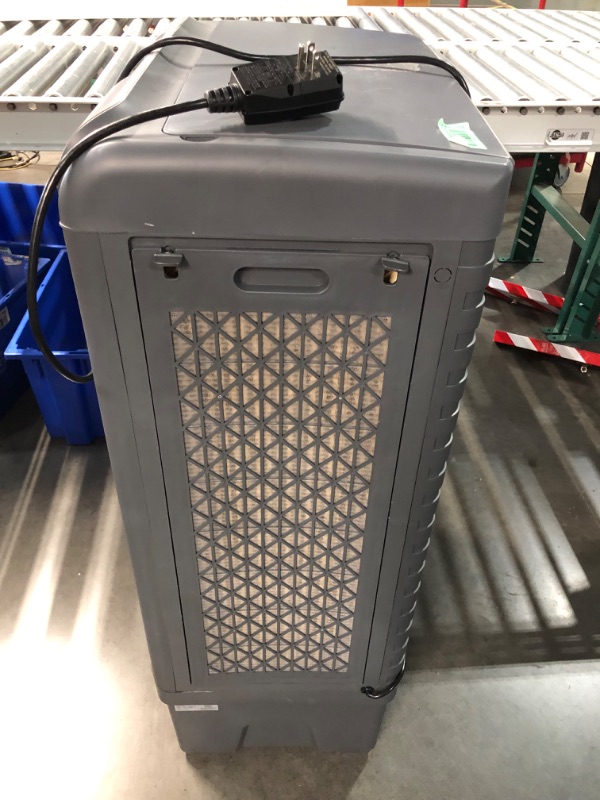 Photo 9 of ***USED - DAMAGED - UNTESTED - SEE COMMENTS***
Dial Manufacturing 5300-CFM 3-Speed Indoor/Outdoor Portable Evaporative Cooler for 1650-sq ft (Motor Included) Item #1093193 | Model #81070