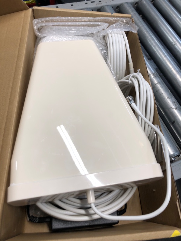 Photo 2 of (READ FULL POST) 2023 Improved Cell Phone Signal Booster on Band 2/4/5/12/13/17/25/66 for 5G 4G LTE Cell Phone Booster Cell Signal Booster Cellphone Signal Booster Cellular Extender Up to 5500sqft for All U.S.Carriers
